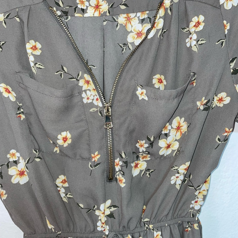 Spring Flower Shirt 🌼🌸🌿 - Picture 2 of 4